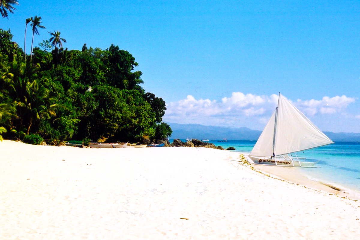 Boracay clean up not over, resorts face penalties for violations