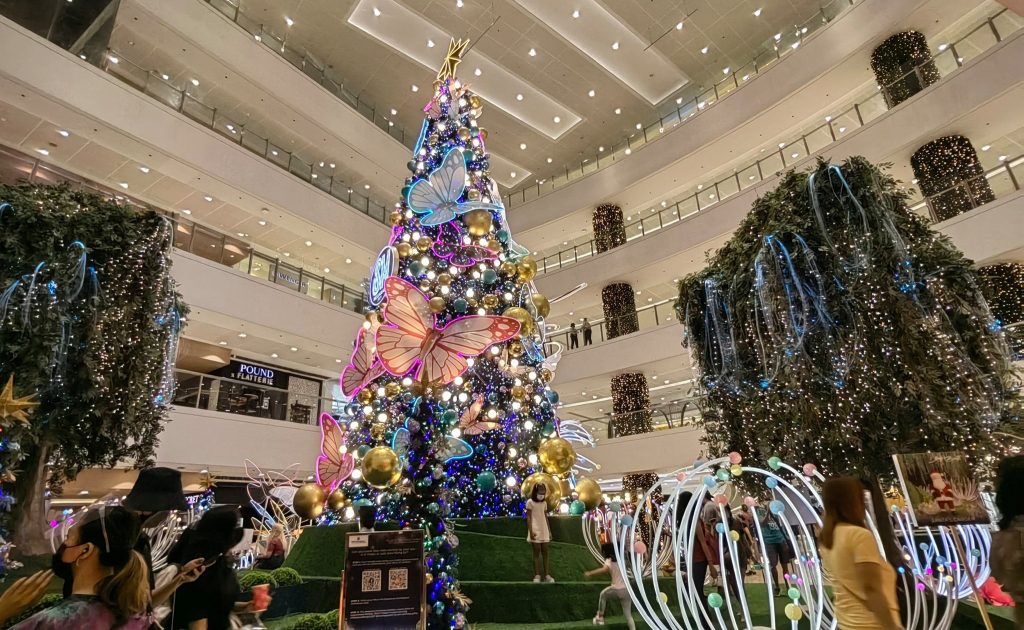 PHOTOS: Various Christmas displays light up Metro Manila