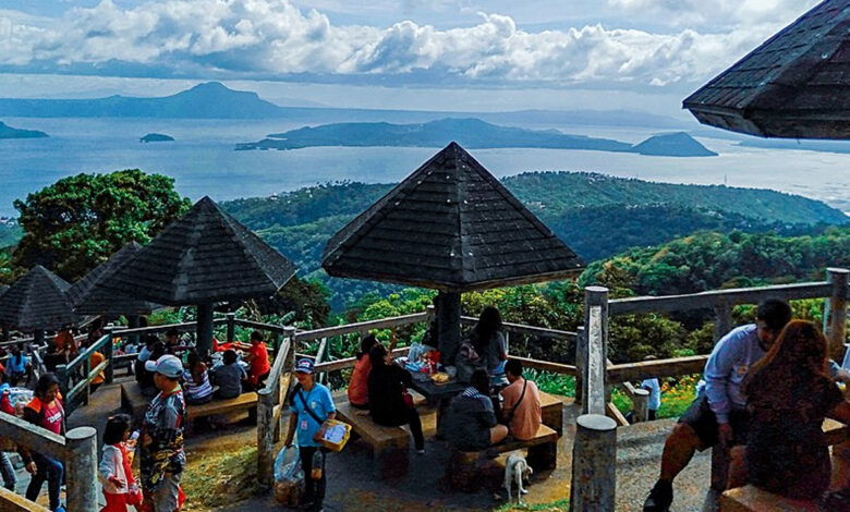 Holidays in Tagaytay: 7 Christmassy Cafes to Visit