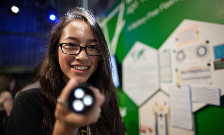 Ann Makosinski: The Filipino-Polish Inventor Who Made Flashlight Powered by Body Heat