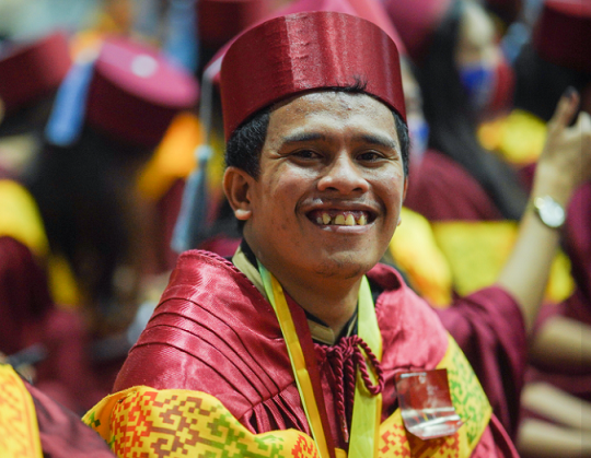 Pedicab Driver Graduates Magna Cum Laude
